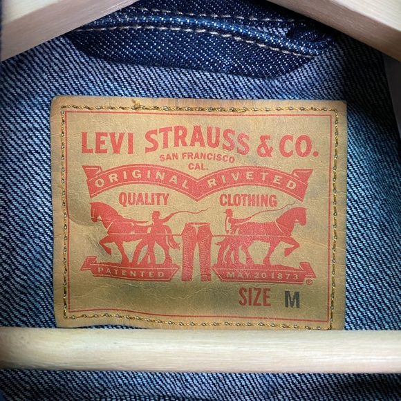 Classic Levi’s Jean Jacket - Picture 3 of 3